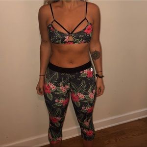 Hurley Pants - Excellent Condition Hurley Nike Bra & Legging Set Hurley Pants - Excellent Condition Hurley Nike Bra & Legging Set